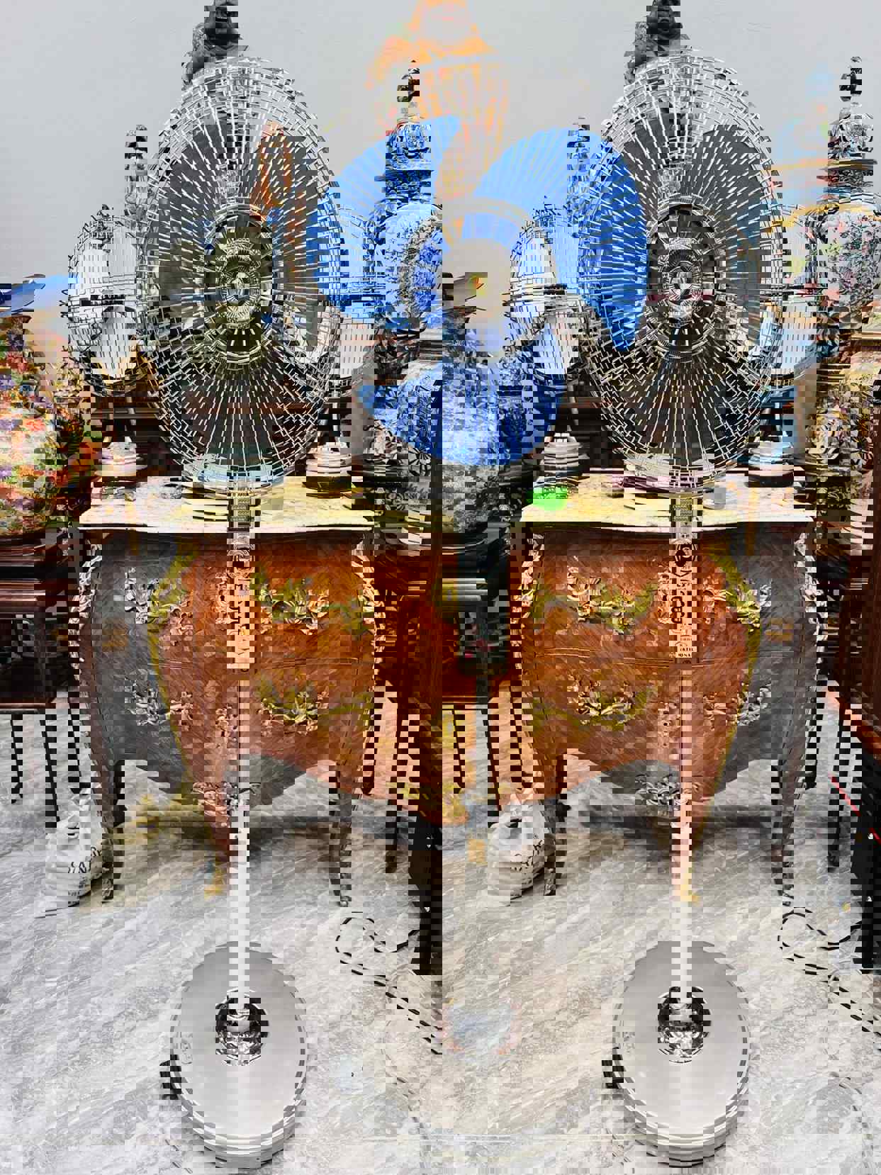 Quạt đứng cổ National nội địa Nhật, 3 cánh xanh cobalt zin theo máy, lồng inox sáng đẹp, thân kim loại chắc chắn, mẫu hiếm sưu tầm decor không gian cổ điển cao cấp.