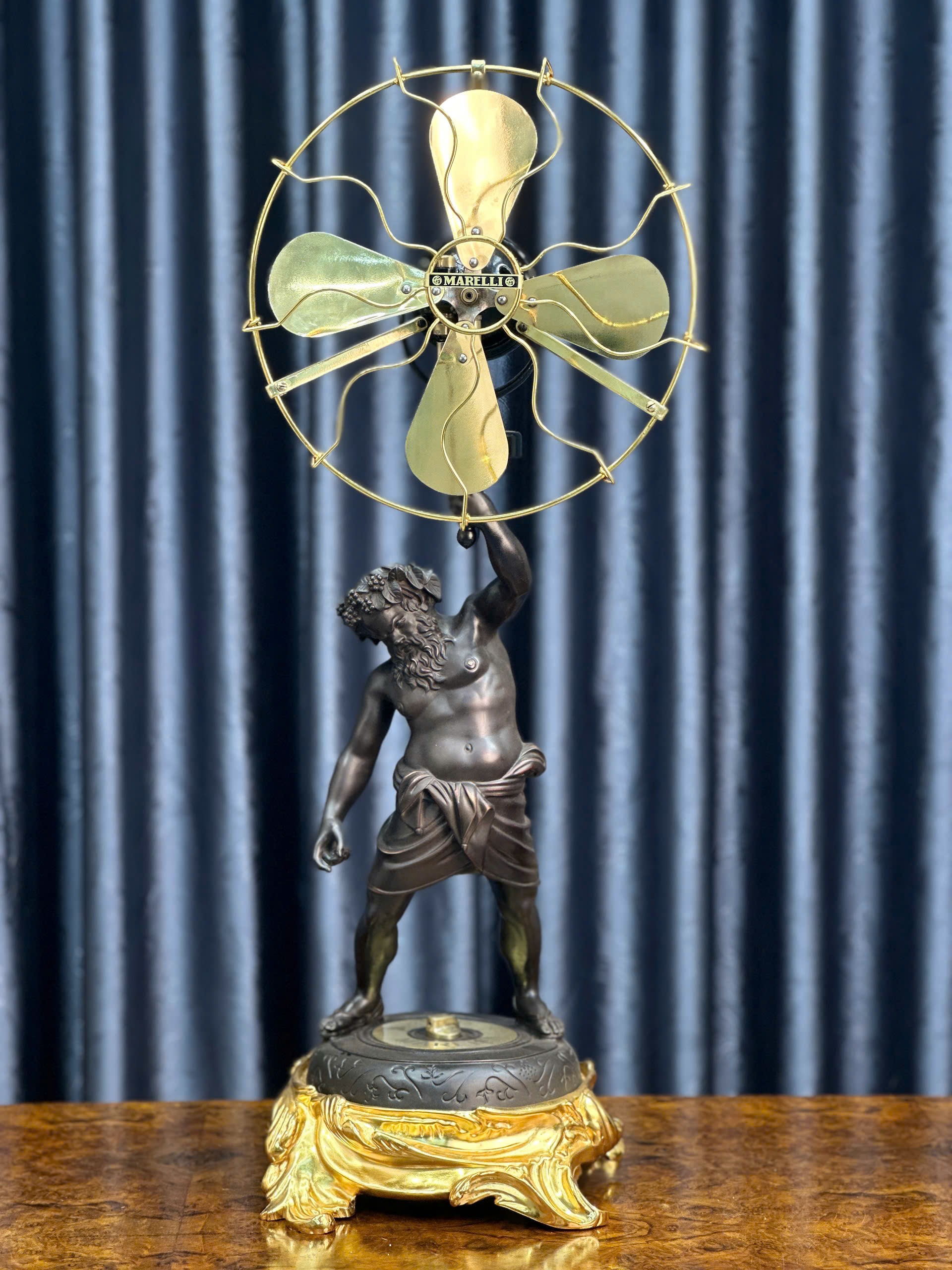 So Sánh Quạt Tượng Cầm Tay Cổ Marelli Với Quạt Trôi Nổi Ngoài Thị Trường?