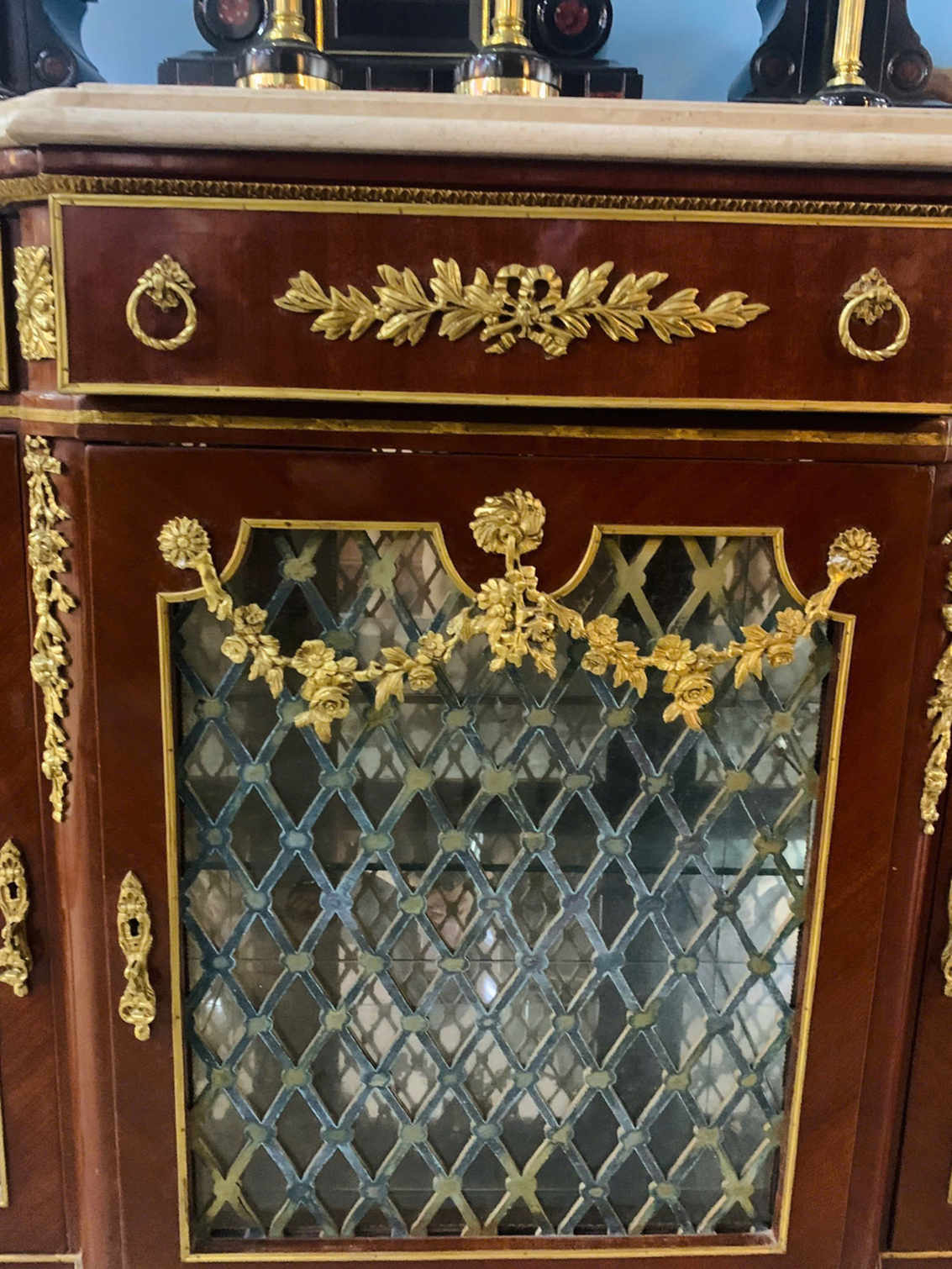 Tủ Châu Âu Mặt Đá Cao Cấp – Điểm Nhấn Sang Trọng Cho Không Gian Đẳng Cấp [TH1535]
