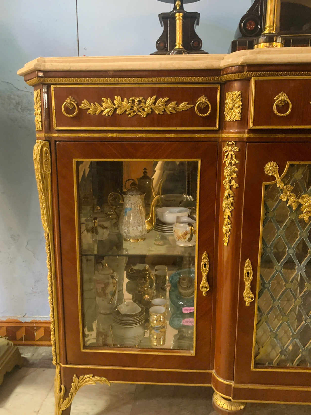 Tủ Châu Âu Mặt Đá Cao Cấp – Điểm Nhấn Sang Trọng Cho Không Gian Đẳng Cấp [TH1535]