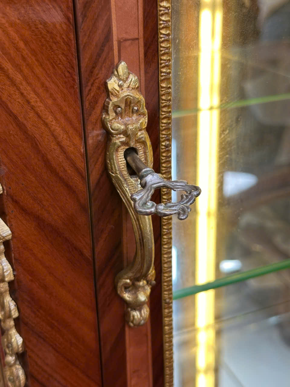 Tủ Cổ Nguyên Zin Cao Cấp – Hàng Hiếm Cho Dân Sưu Tầm Đẳng Cấp [TH2409]